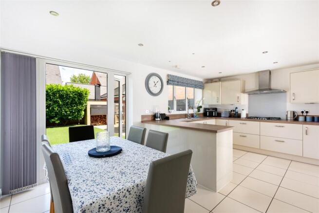 Kitchen/Breakfast