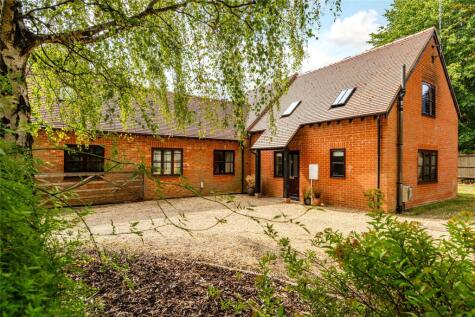Lowndes Way, Winslow, Buckingham, Buckinghamshire, MK18