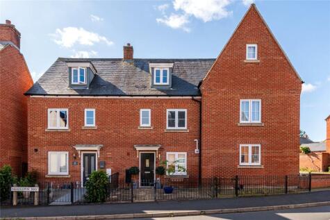 Needlepin Way, Buckingham, Buckinghamshire, MK18