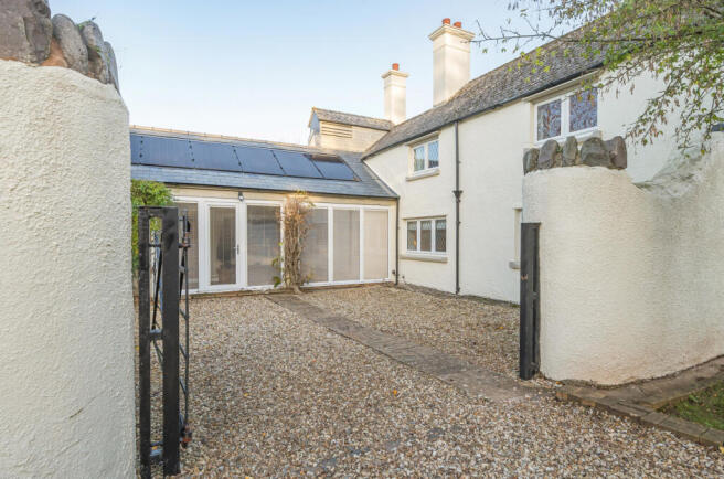 1383937-4-691f393...