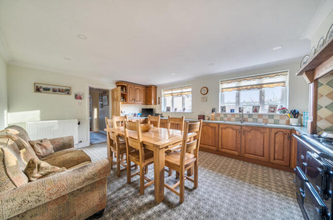 1386290-8-6939a57...