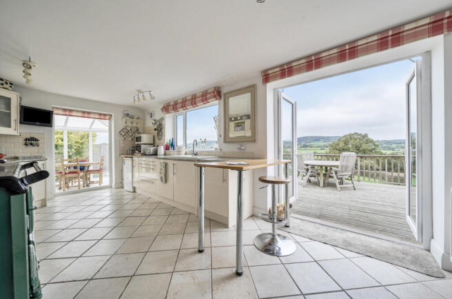 1364639-4-68ed2b3...