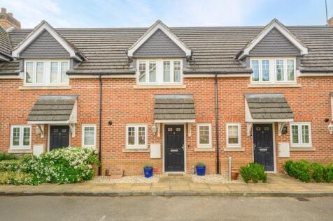 Halcyon Close, Oxshott