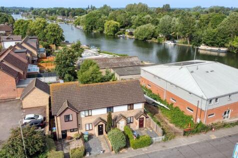 Sunbury Lane, Walton-On-Thames