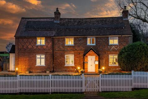 Granborough House and The Falconry, Husborne Crawley, MK43