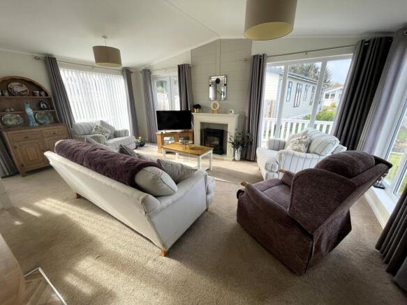 Lounge a.JPG