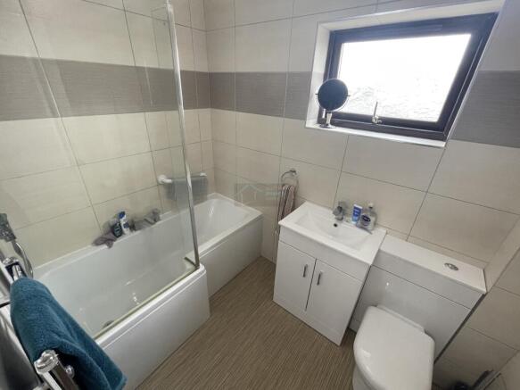 Bathroom a.JPG