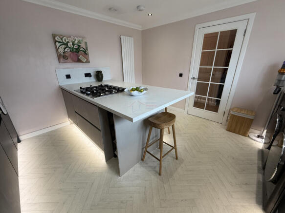 Kitchen b.JPG