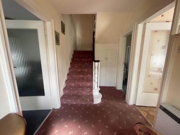 Entrance hallway x.JPG