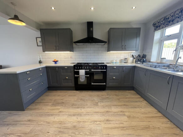 Kitchen b.JPG