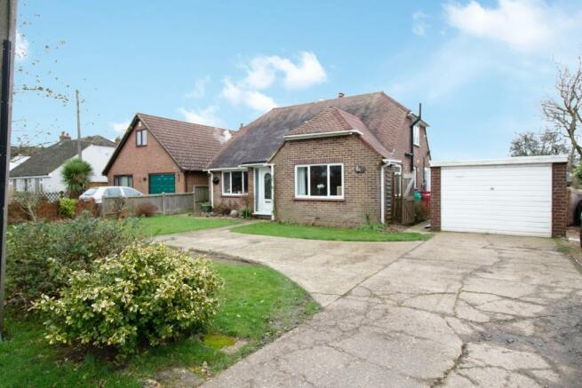 4 bedroom chalet for sale in Swan Lane, Sellindge, Kent, TN25