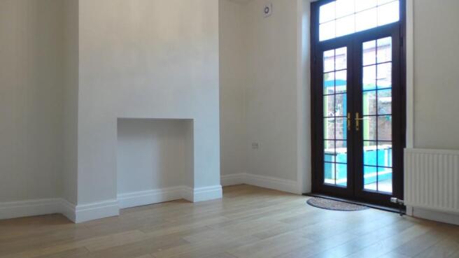 DINING/LIVING ROOM