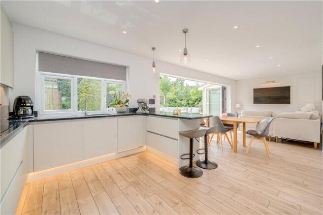 Kitchen/Dining Area