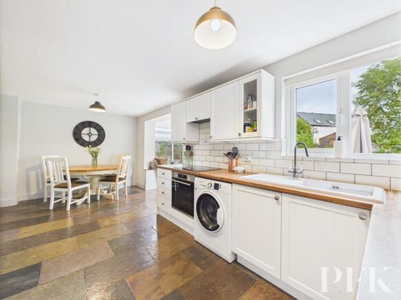 Kitchen/Dining Space