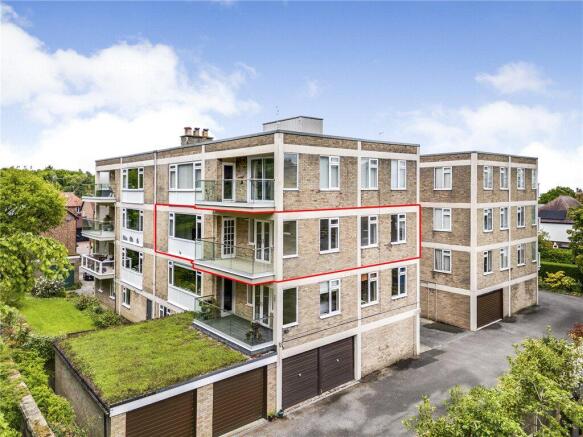 7 Harlow Oval Court