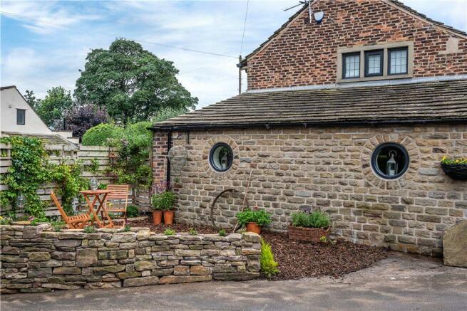 2 Bedroom Barn Conversion For Sale In Tong Lane Bradford West