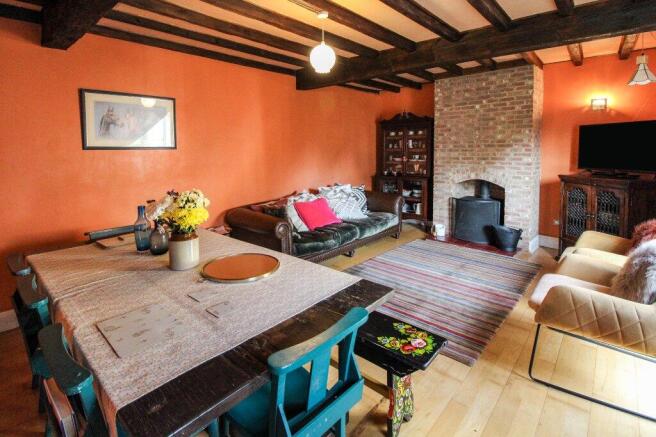 Lounge/Dining Area
