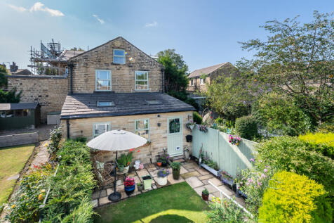 Club Row, Wilsden, BD15