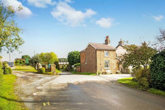 Railway Cottage Front..jpg