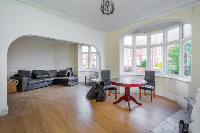 Lounge/Dining Room