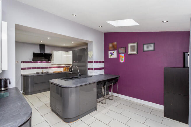 kitchen/family room b
