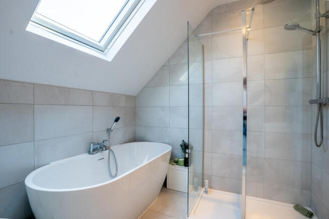 Main Bathroom 2