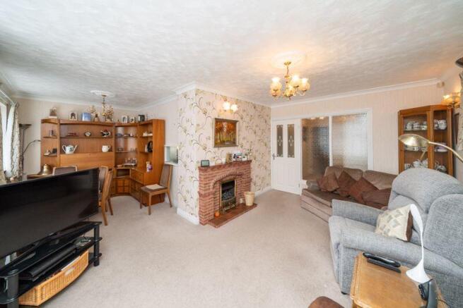 LOUNGE/DINING ROOM