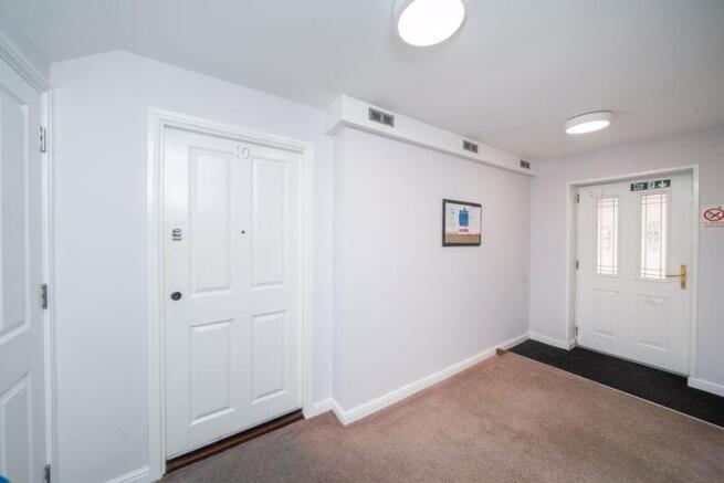 COMMUNAL GROUND FLOOR ENTRANCE