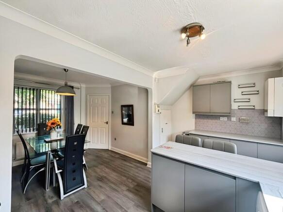 73fe8de0-WhatsApp...