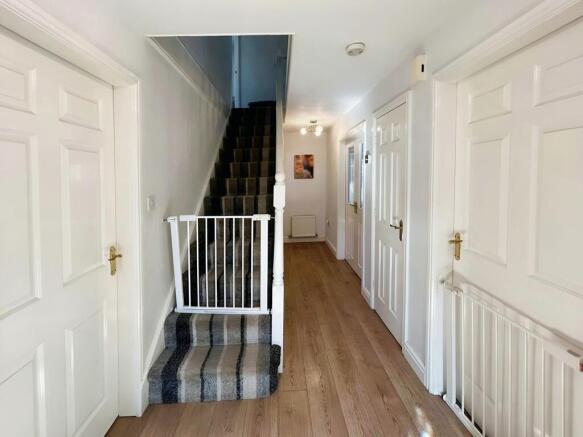 13ca6b5e-WhatsApp...