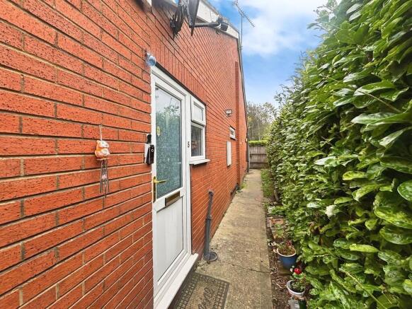 78b2456b-WhatsApp...