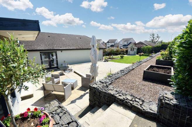 Side garden and patio