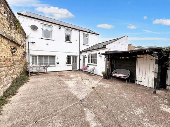 External and gated courtyard