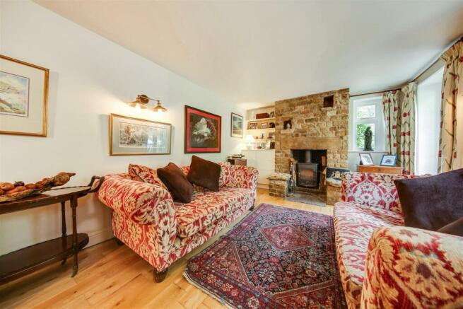 Living Room2.jpg