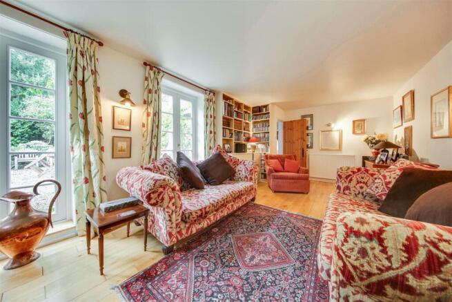 Living Room3.jpg