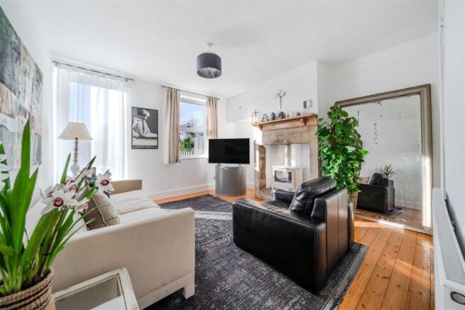 Living Room-3.jpg
