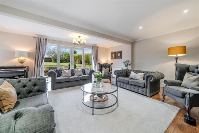 Living Room-7.jpg