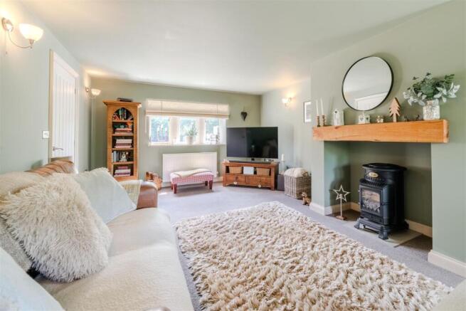 Living room-4.jpg