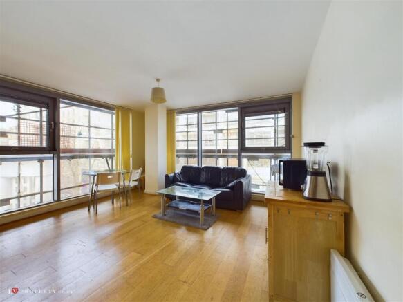 CAM05016G0-PR0012-ST