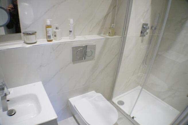  En-suite to Bed 1