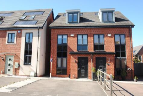 Moonstone Grove, Bishops Cleeve, Cheltenham, GL52