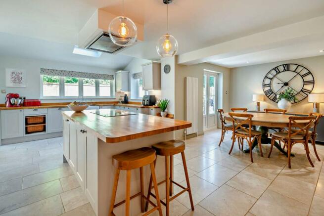 Kitchen/Dining Area