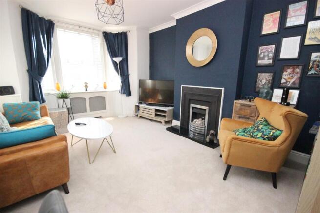 lounge 1.JPG