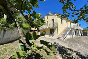 Photo of Abruzzo, Pescara, Loreto Aprutino