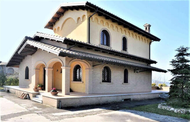 Photo 1