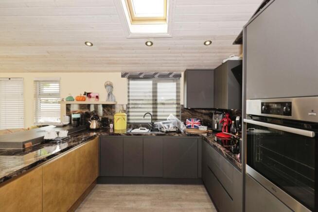 Kitchen (2)