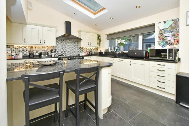 Stunning open planned dining kitchen