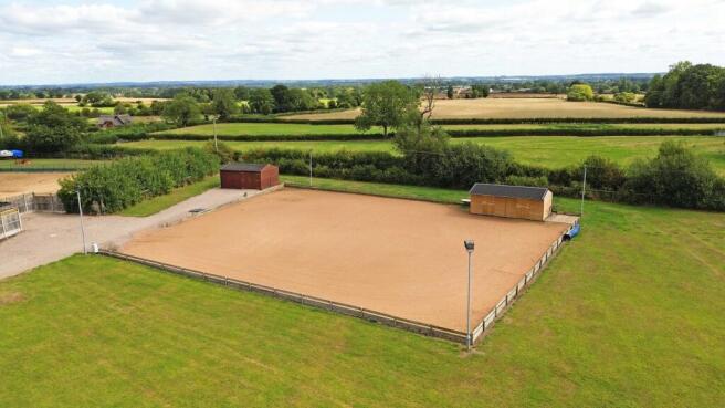 Sand manege 35x32m