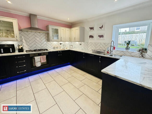 4ee24937-image000...