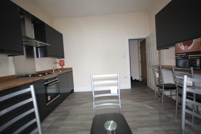 5 bedroom apartment to rent